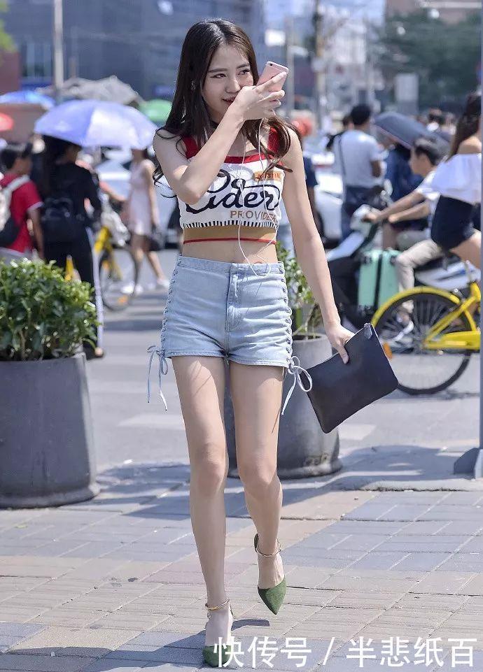 "fromicon":"0"街拍丨简约时尚,打造魅力女人味