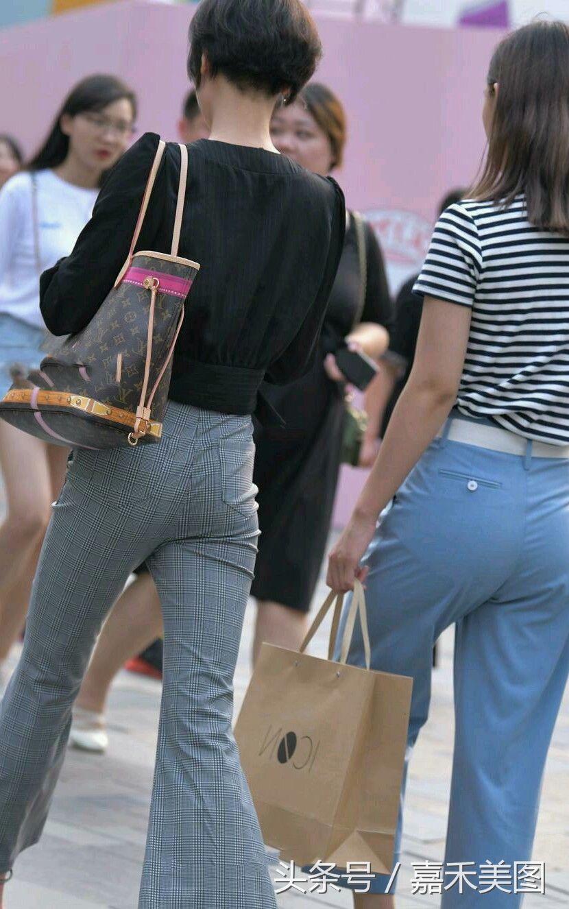 街拍:或迟或早、或近或远，白帆总会过尽，风雨也会温暖