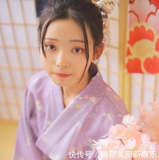  『再来看一看』太美! 小姐姐穿和服拍写真, 气场十足美丽面容不输给超模