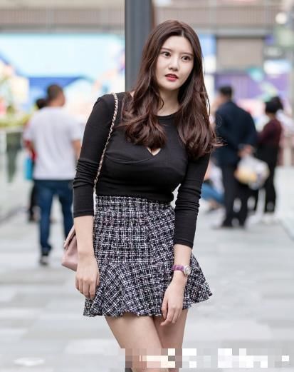 美女■街拍：柔情似水的美女,个个丰姿绰约、美丽动人！