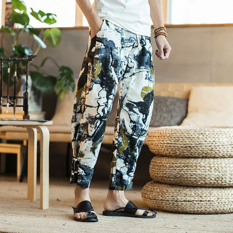 男人过35，尽量不要背心搭短裤，瞧下图男人穿法，嫩减20，帅翻天