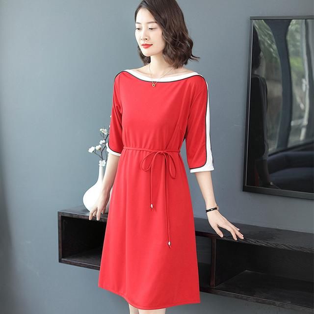 土如村姑的妈妈，穿新款秋裙，竟那么洋气美嫩，全家差点认不出了