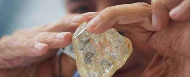 最令非洲人疑惑的事情，当地钻石漂亮又廉价，中国游客却不抢购