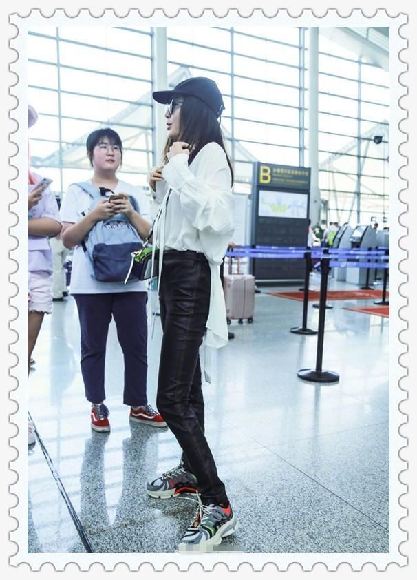 秦岚是92斤，林心如也是92斤，但同穿皮裤，身材差距竟如此之大？