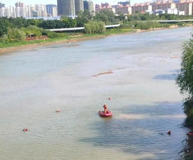 溺水@今天，南宁清水潭一人溺水身亡；钦州二桥底3名小学生游泳时溺亡…