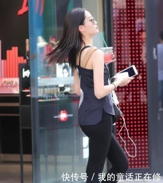  「美女」美丽动人的美女街拍：自由美搭的美女，彰显时尚女人的生活姿态！