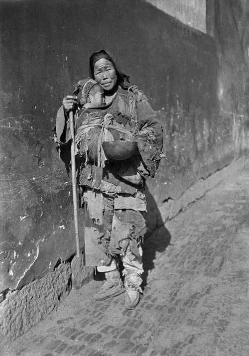 美国一位研究中国的学者，无意中在家里翻出来6000张中国老照片