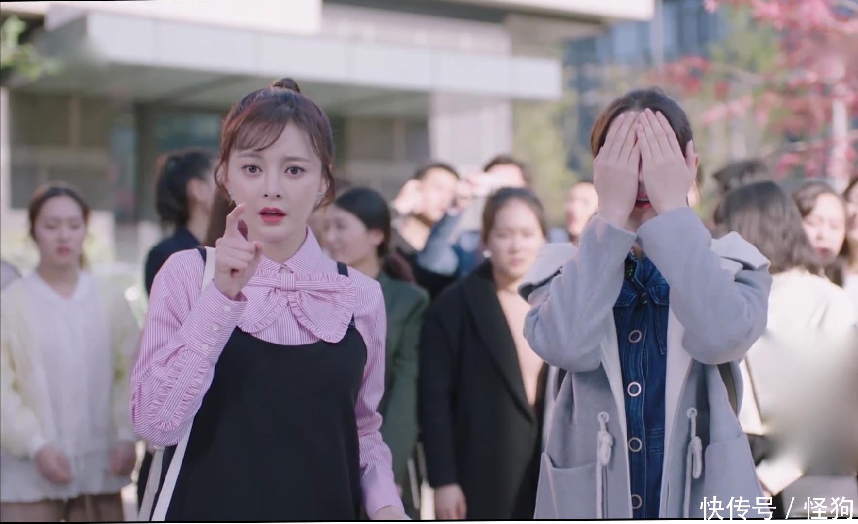 迪丽热巴再度出演少女，在剧中她是如何穿搭变的少女感满满的？