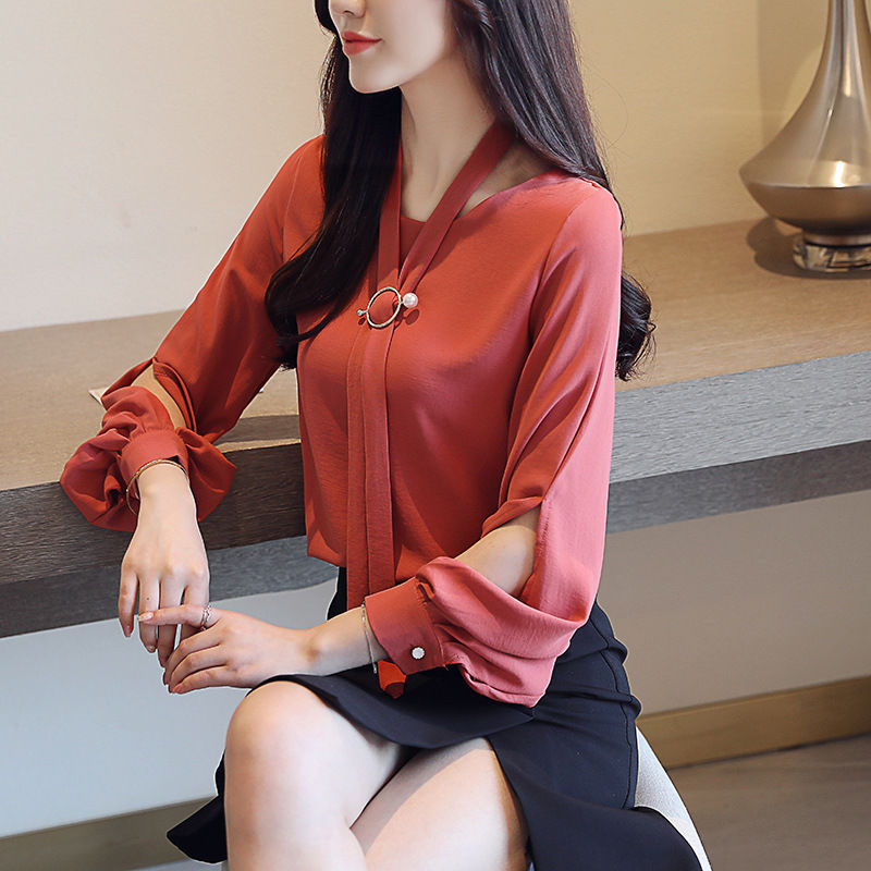 真没想到!老婆把裙子都扔了!只穿这些小衫，一颦一笑都令人心醉