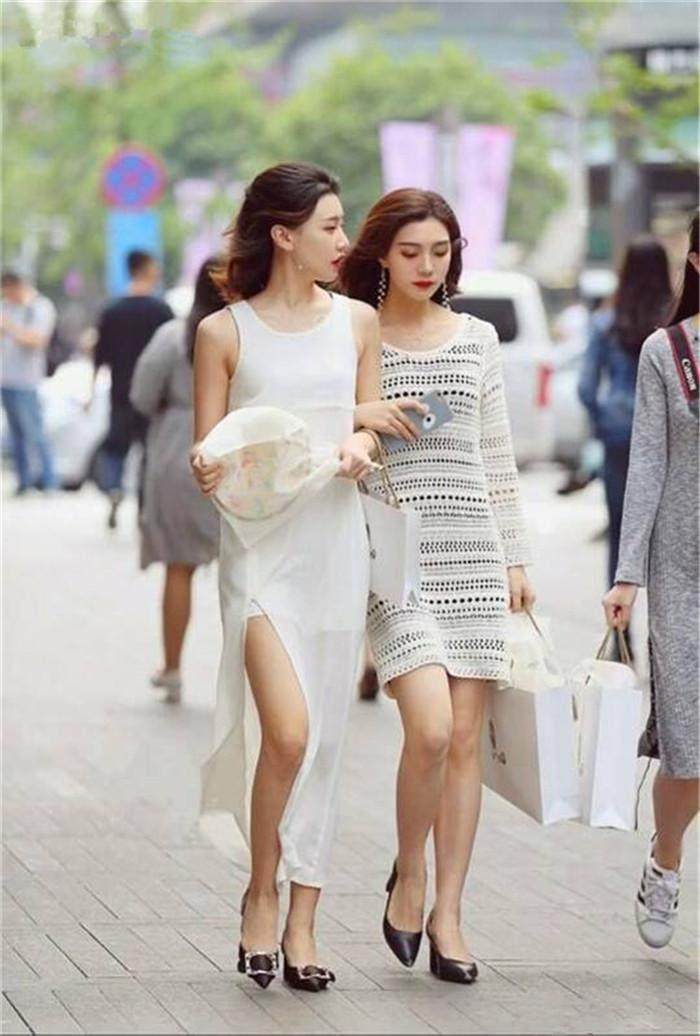 街拍: 图一的闺蜜没有房子你别碰, 图五的闺蜜没有四合院你别撩!