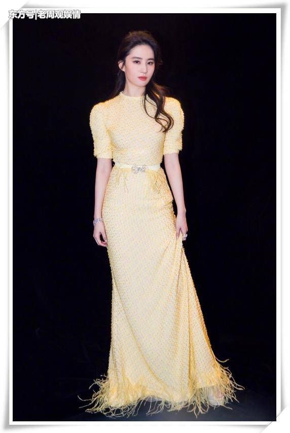 被瘦下来的刘亦菲惊艳到了,烂大街也能穿出高级感,网友:美炸了