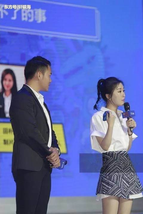 田朴珺穿高跟鞋时尚性感,当她换上平底鞋,网友:有些尴尬了!