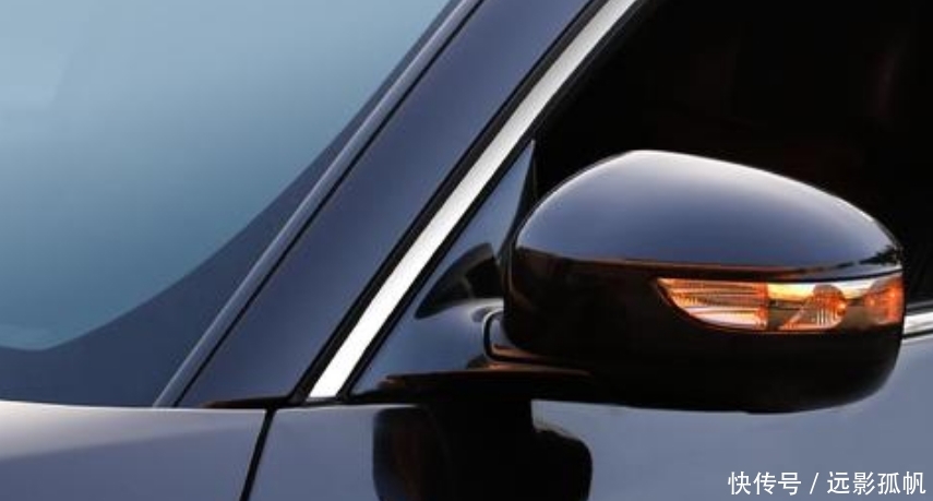  保命：高速超车应该打转向灯还是按喇叭？9成车主都错了，想保命