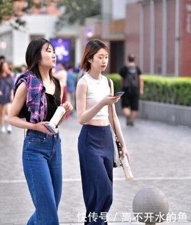  入秋|街拍美图，入秋这样穿如何？一见倾心表情多