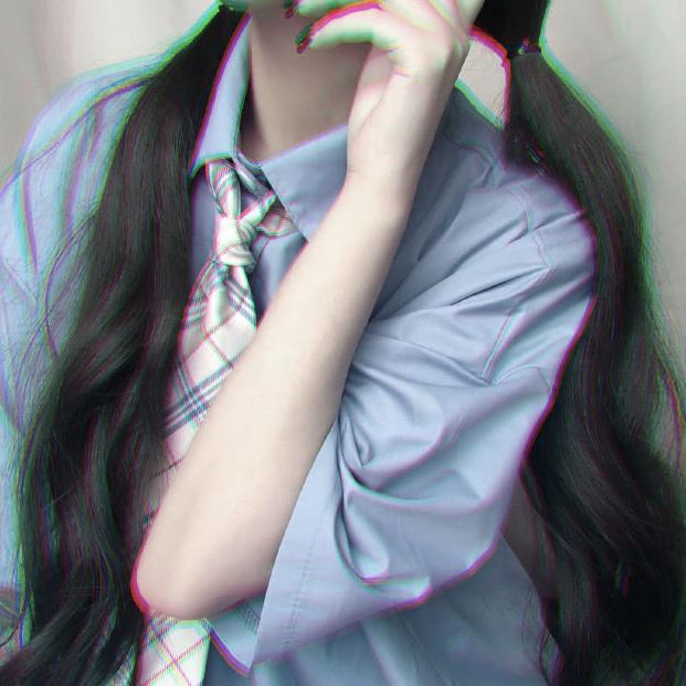 快手网红杨清柠发自拍美照，但是照片却出现惊天BUG！谁能解释一