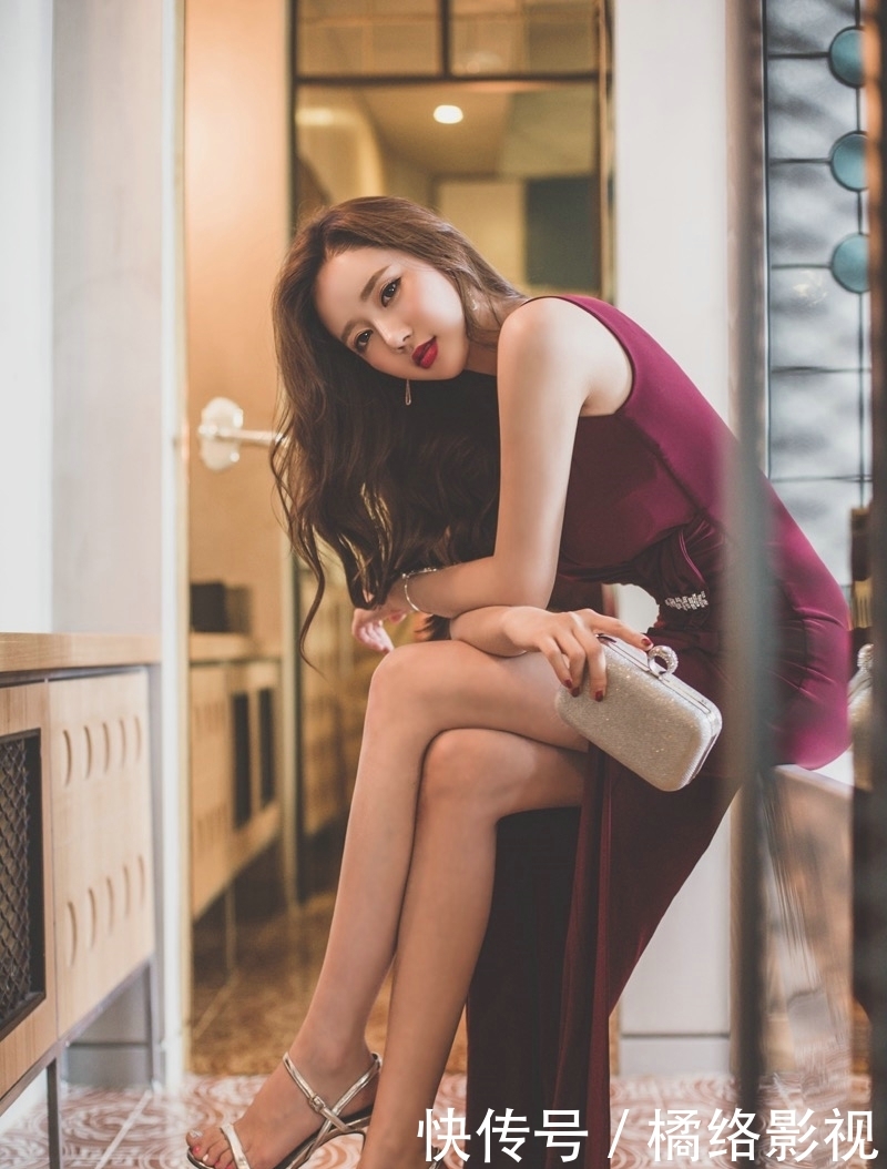 [ 说不出]有一种说不出的魅力，长发如波浪一般滑腻柔软