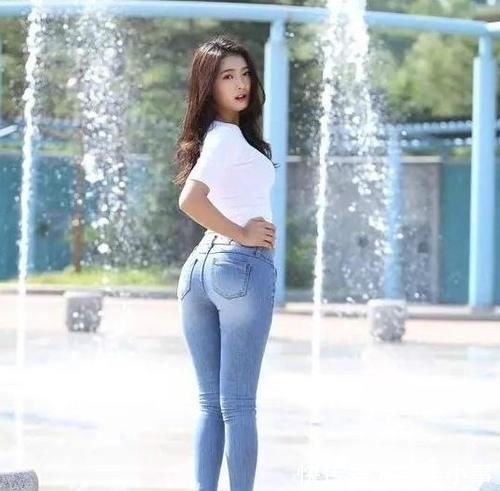  「自信」华丽典雅的高跟鞋美女，展现出自信的女人味