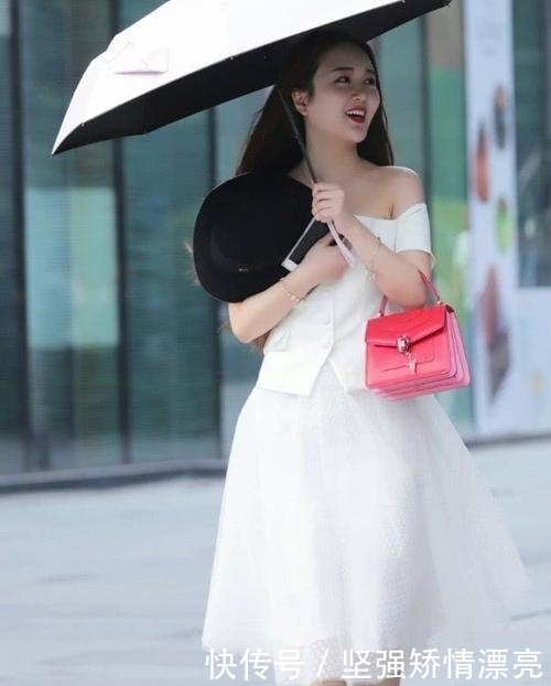  [温婉]街拍：小姐姐穿白纱裙，温婉大气，没有100斤穿不出效果！