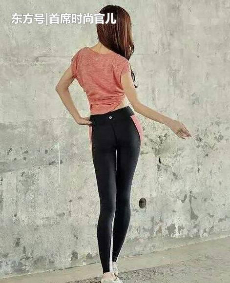凹凸有型的打底裤小姐姐，充满阳光活力，潮流感十足！