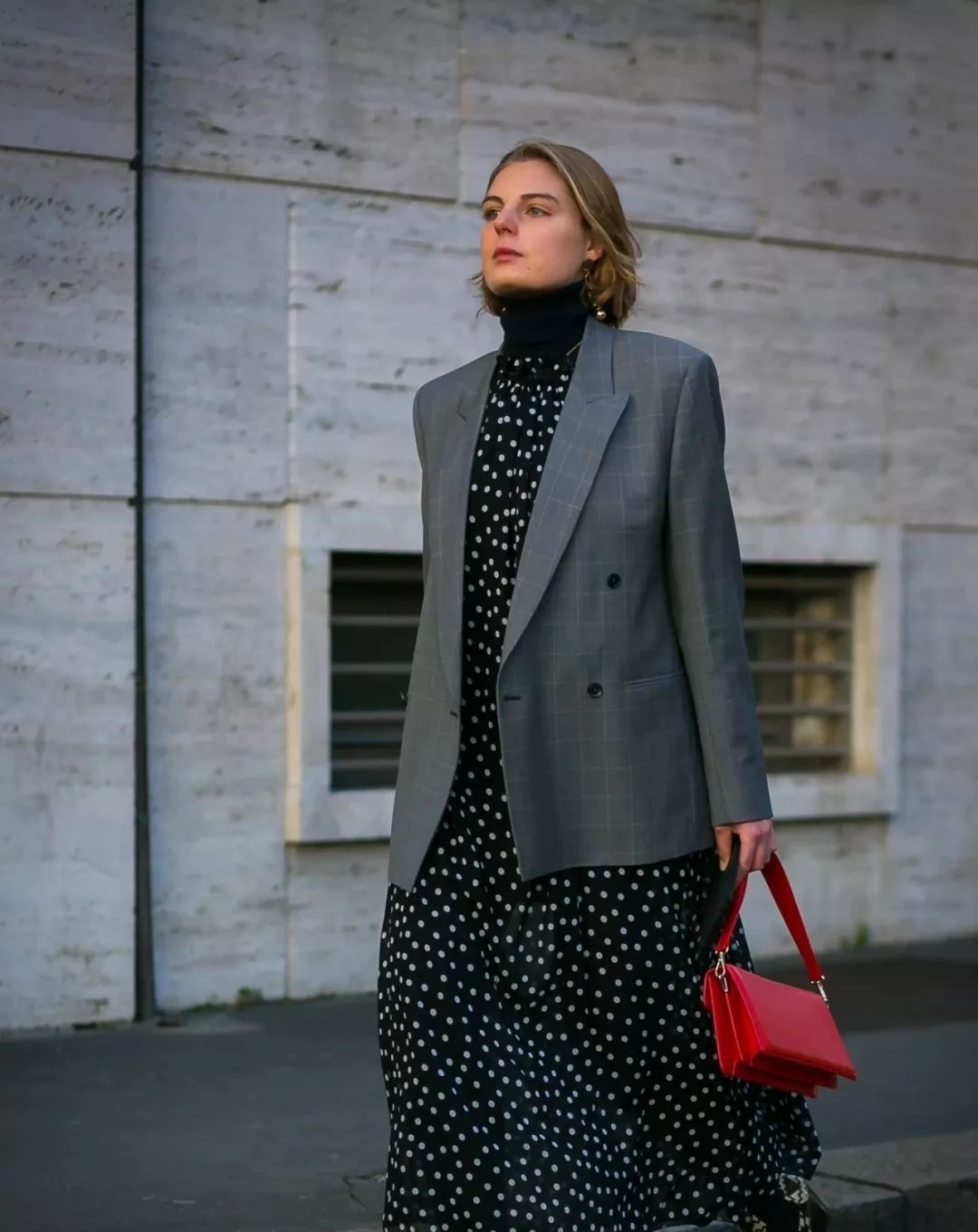  搭配碎花裙：春日清风徐来,碎花裙扬起裙摆美得刚刚好~