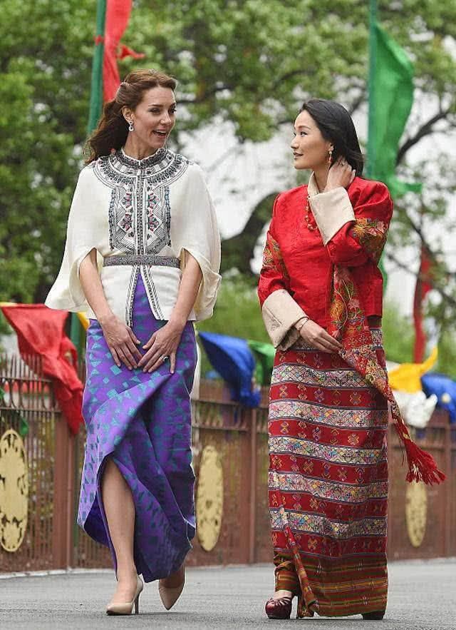 90后不丹王后，穿传统服饰超迷人，穿上“洋装”却暴露了这一缺点