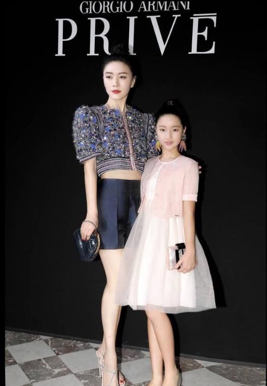 田海蓉带女儿连续五年参加走秀,女儿清纯可爱小美女一枚