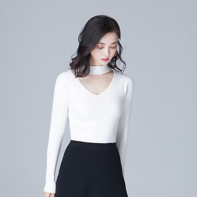 女人尽量别要的打底裤配大衣，今年流行这样的针织衫，美翻了！