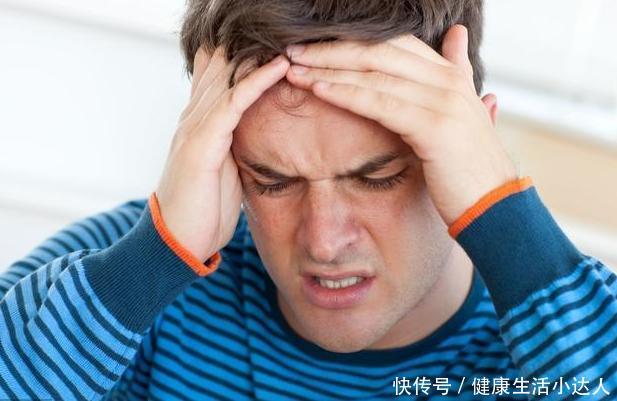 男子醉酒后第二天仍头疼呕吐,救护车上丧命,都