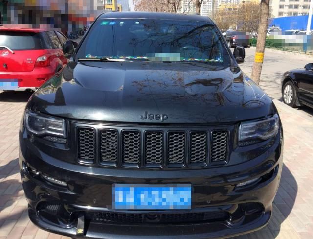 拆卸痕迹@45万买辆V8+6.4L的Jeep大切诺基SRT还值吗?