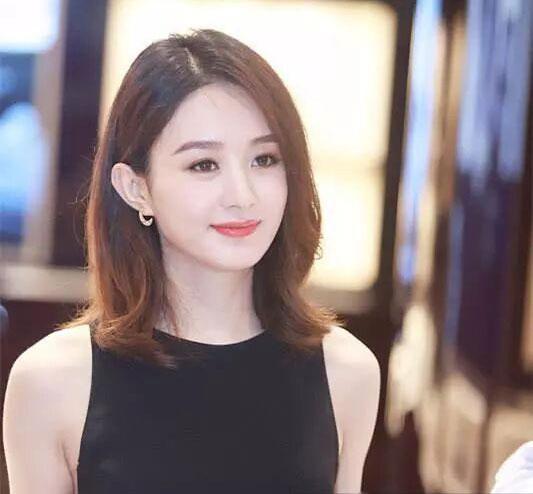 长胖后的赵丽颖穿上小黑裙，连baby、江疏影都她被秒杀