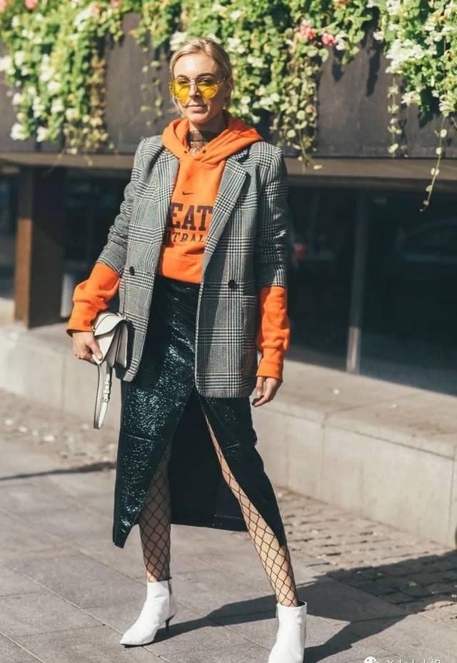  漂亮：时尚街拍示范性，这25套连帽卫衣穿衣搭配，究竟漂亮在哪儿？