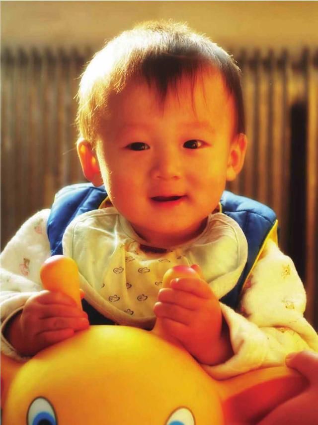 朦胧镜实际上就是柔焦镜，只是通俗的叫法而已 柔焦镜在镜片上通常都会标注为Softon_易坊