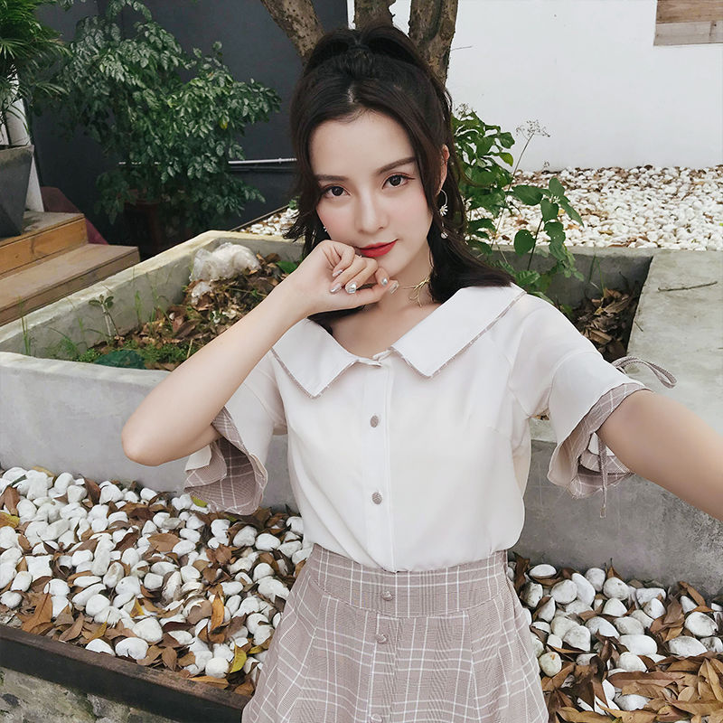 不够一米6的媳妇,出门从不穿牛仔裤,她穿小个子套装,显嫩显高