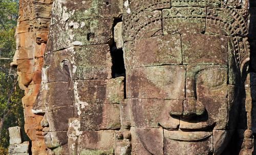 柬埔寨最神秘的寺庙，因这里的佛像面带微笑，成为吴哥窟旅游标志