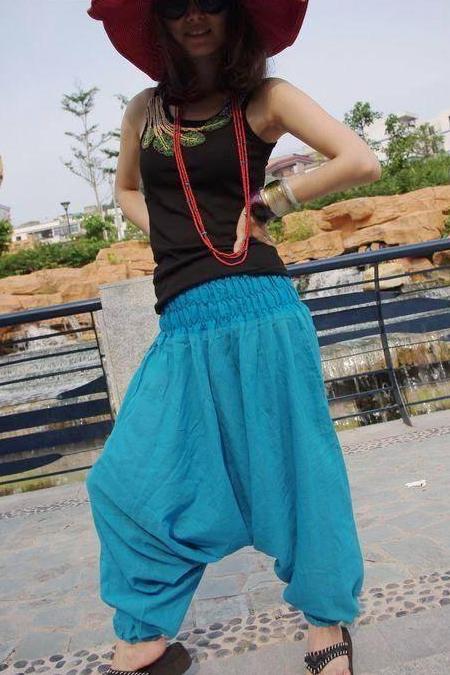 街拍：图1“鞋当裤穿”赵雅芝，图2纹身亮了，图5裤子大得夸张