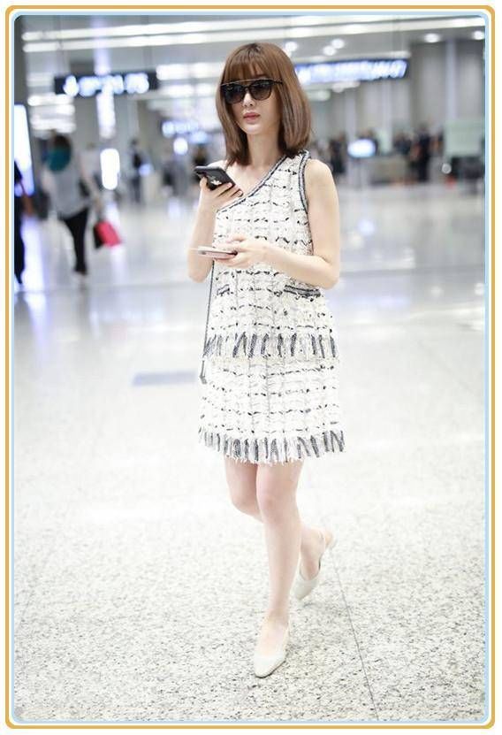 没有杨幂的身材真别穿露肩裙,像毛晓彤这样勒出赘肉就尴尬了!