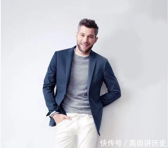  牛仔裤搭：能穿好白色裤子的男人，魅力都不会差！这样穿造型优雅时髦