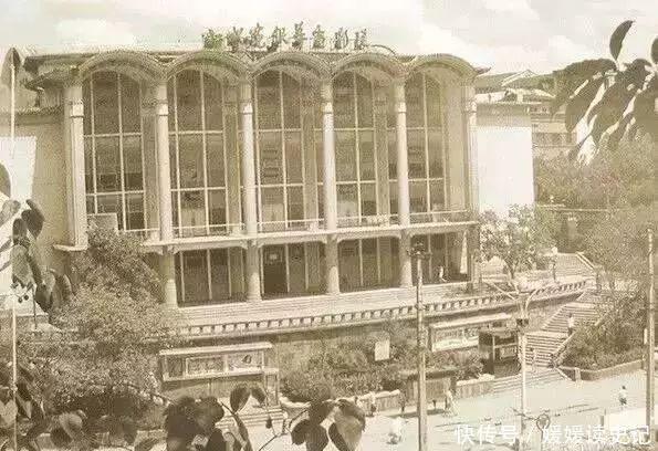 70年代，解放碑还是最高的建筑——老照片上的重庆记忆