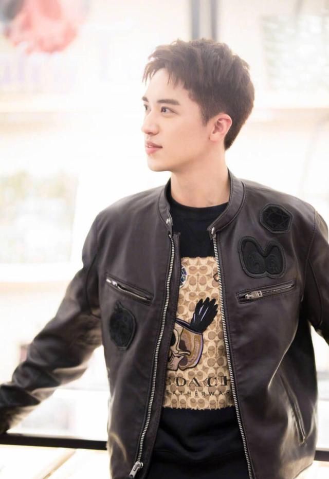 许魏洲造型来一波，确定过眼神，秋天拿下女神就靠它