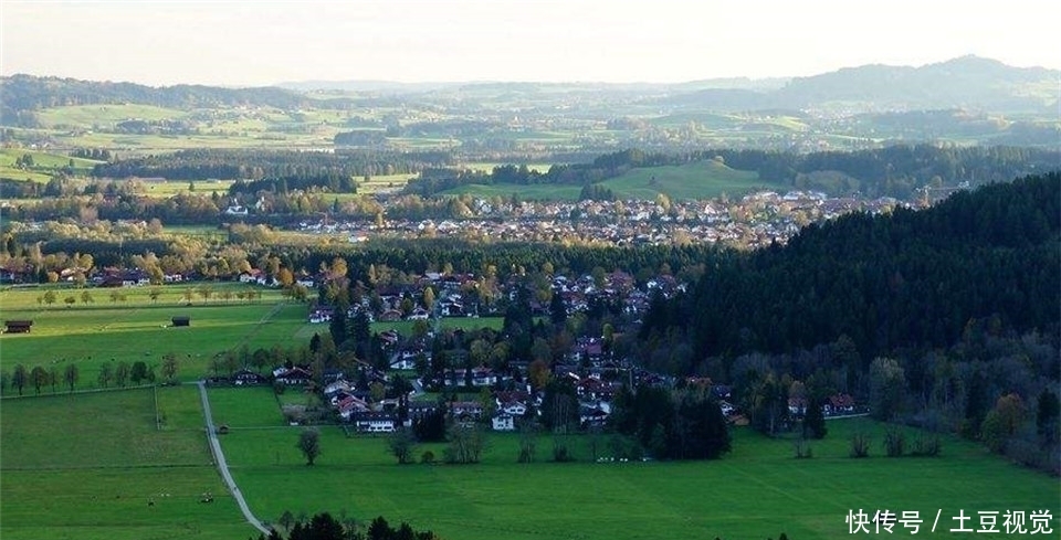 俄罗斯真实农村现状:不贫穷但酒足饭饱,男女比