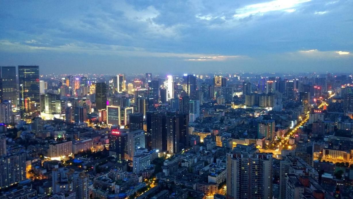  「gdp」成都、杭州和重庆三座城市，谁最有可能成为我国第五座一