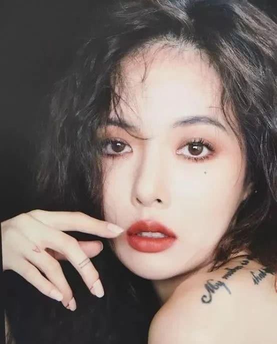  [钟楚曦]喜欢复古风的女生，烫个羊毛卷