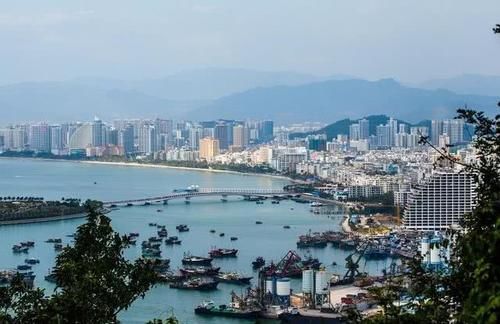 中国适合“避寒”的3大城市，冬天不冷，也是旅游胜地！