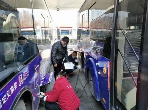  #通勤高峰时段#3月2日起 郑州公交对运营班次进行再调整