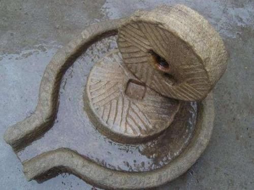  究竟@为什么有人到农村高价收购猪食槽子、大石碾子？他们究竟用