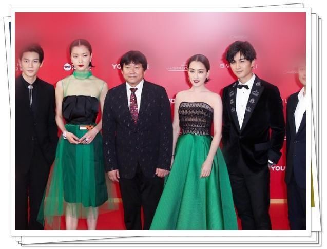 马苏尴尬了，与身高差14cm的杜鹃同穿绿色礼服，踮脚都拉不回差距