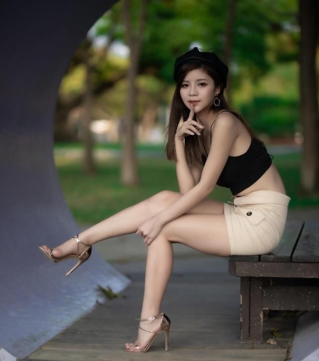 【美女】街拍:穿着知性优雅的美女,清丽婉约,美得不可方物