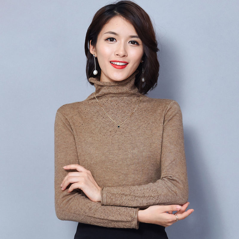 不得不说!53岁妈妈有眼光,穿了这款套装,秒变古典女神