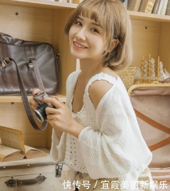  【写真】小姐姐拍写真演绎英伦风, 模样清甜, 一身穿搭超适合校园女生