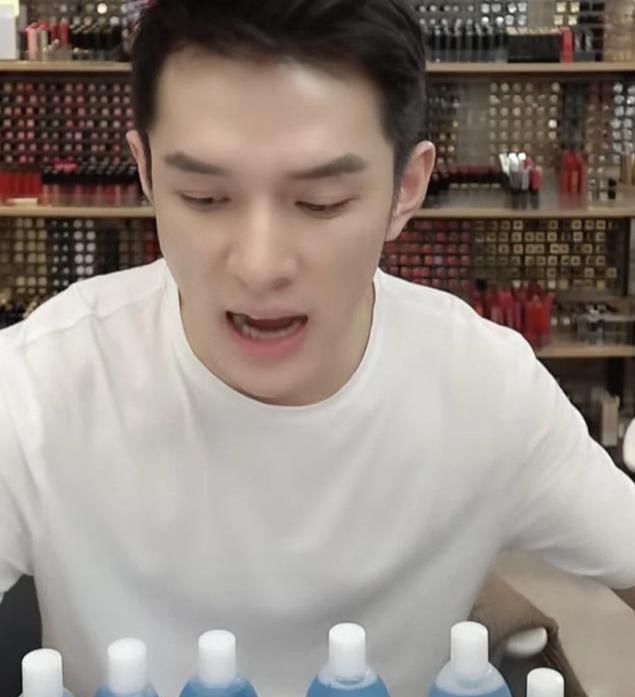  『很火』今年很火的卸妆用品,没想到这么简便,第一款还可以保湿补水